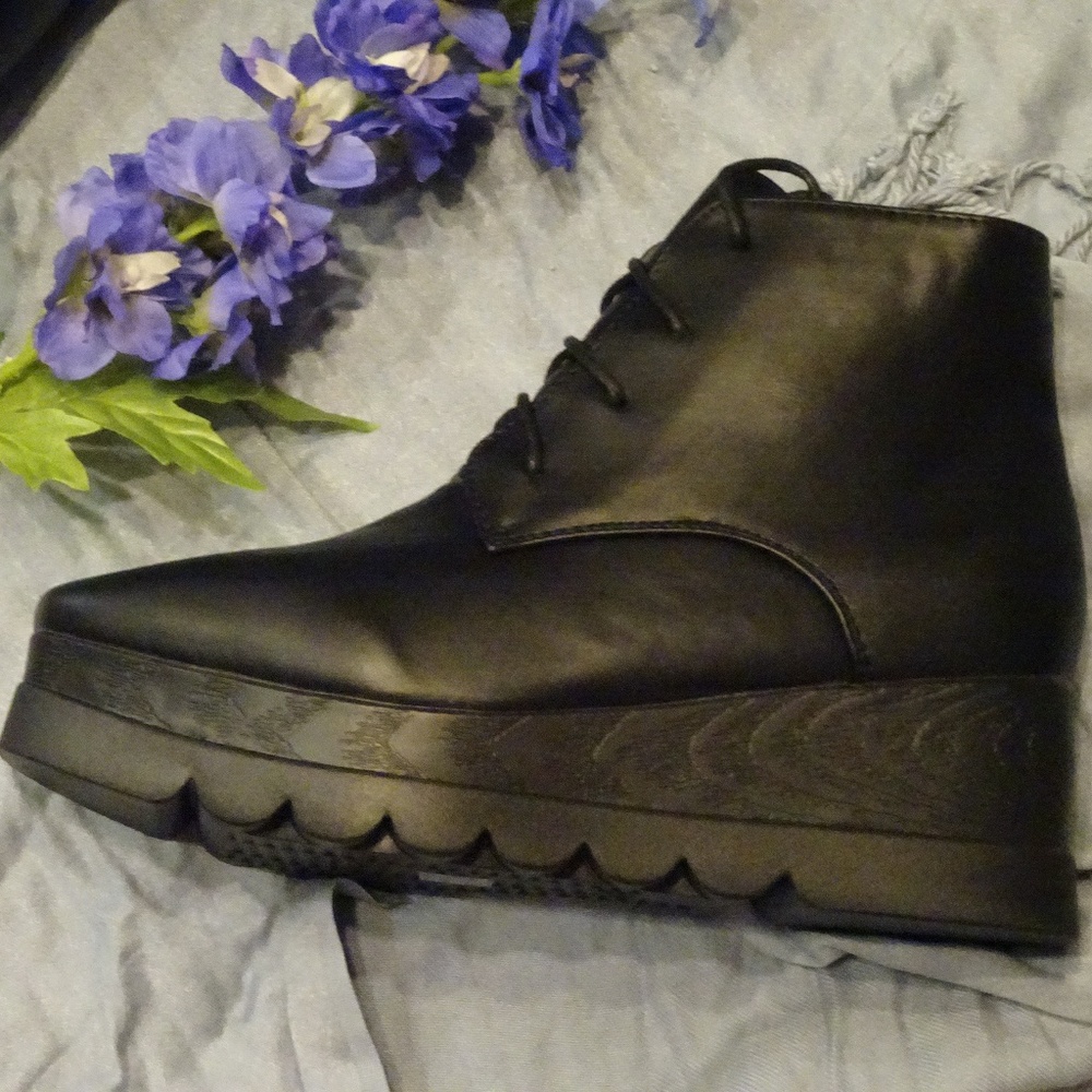 Chic Platform Shoes - Flat No-incline